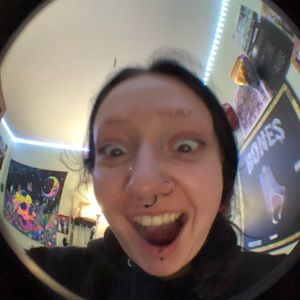 Meet your Posher, Danielle